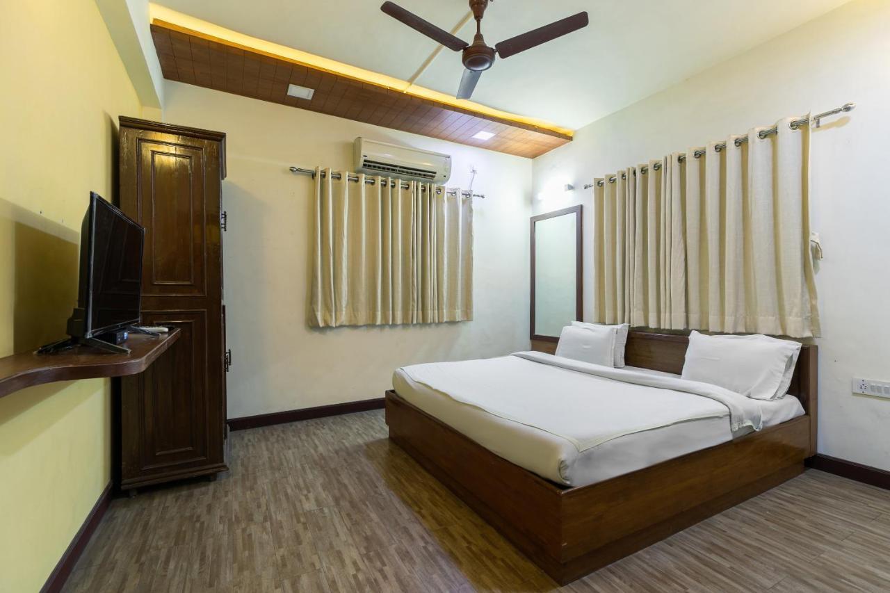 Capital O 47539Capital O Umbergaon Club Hotel Umargam Exterior photo