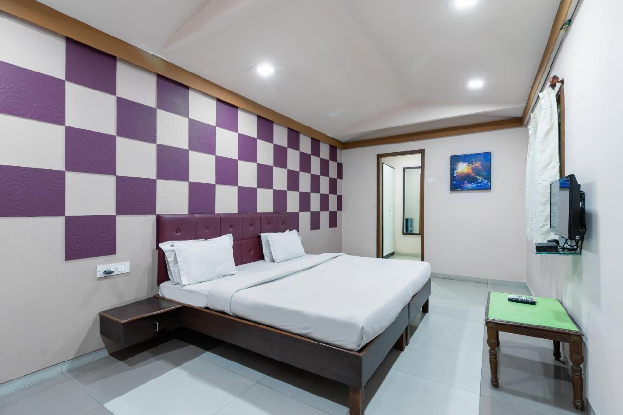 Capital O 47539Capital O Umbergaon Club Hotel Umargam Exterior photo